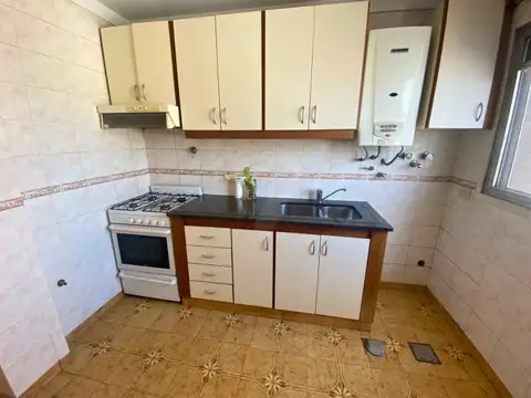 Departamento en Alquiler en Bernal, $ 570.000