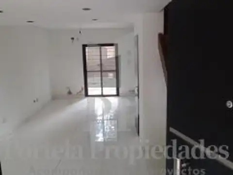 Depto Tipo Casa en Alquiler de 3 ambientes