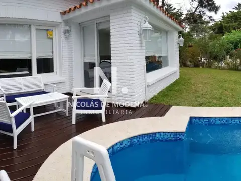 Casa 4 ambientes con 2 baños