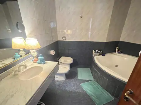 Departamento 5 ambientes con 4 baños