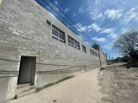 Salon/Depósito 2084 m² en Planta Alta  c/ Playa de Estacionamiento - Moreno