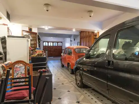 Casa 8 ambientes con 6 baños