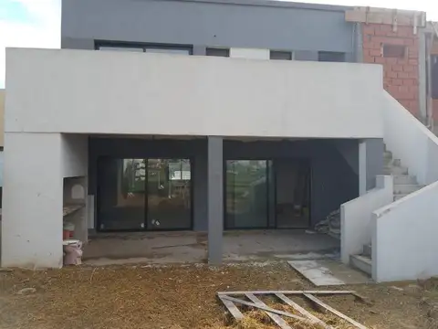 Casa 4 ambientes con 3 baños