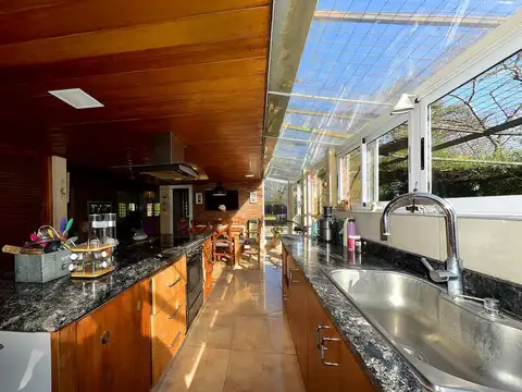 Casa 5 ambientes con 2 baños