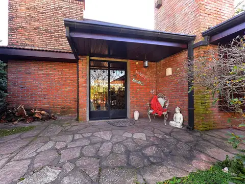 VENTA CASA 5 AMBIENTES EN BELLA VISTA