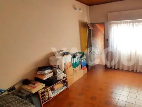 Casa en venta - 3 Dormitorios 2 Baños - 233.34Mts2 - Lanús