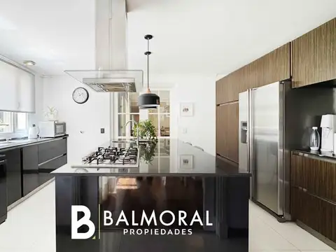 Casa 4 ambientes con 5 baños