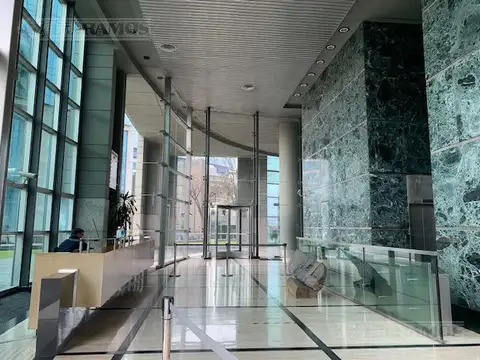Oficina en Saavedra - Torre Panamerciana Plaza.-