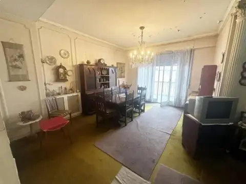 Dpto 4 Amb muy bien ubicado a mts. de Constitucion