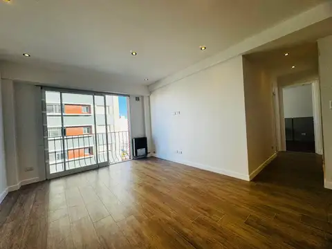 Departamento en Av. Independencia 1600 de tres ambientes reciclado
