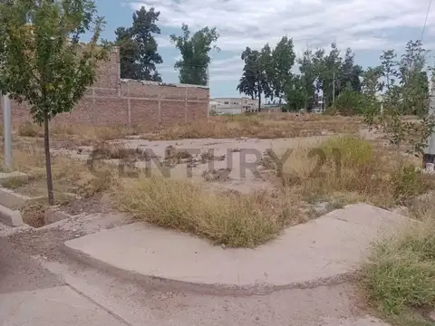 Lateral Acceso sur , Piso 0