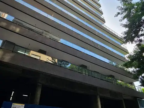 Cochera fija cubierta en venta. Torre de categoría