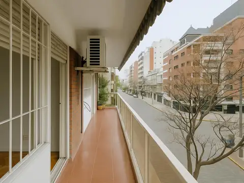 Venta 3 Ambientes con Balcón y Dependencia en Caballito