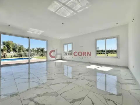 Casa 6 ambientes con 5 baños