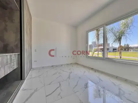 Casa en Venta con 6 cocheras