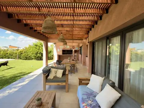 VENTA CASA 7 AMB CANTON NORTE A LA LAGUNA