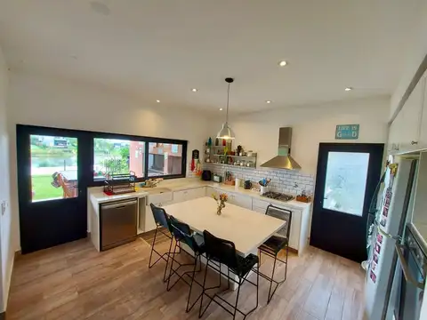 Casa 7 ambientes con 3 baños