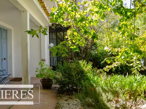 Casa en Venta con 3 cocheras