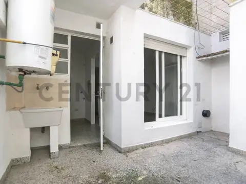 PH EN VENTA EN LA PLATA 1 DORMITORIO CON PATIO PLANTA BAJA