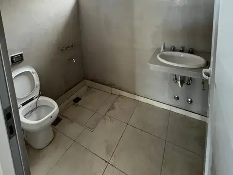 Amplio salón comercial