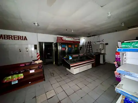 Int. juan Irigoin 1600