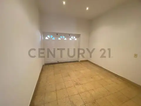 Casa en Alquiler con 1 cochera
