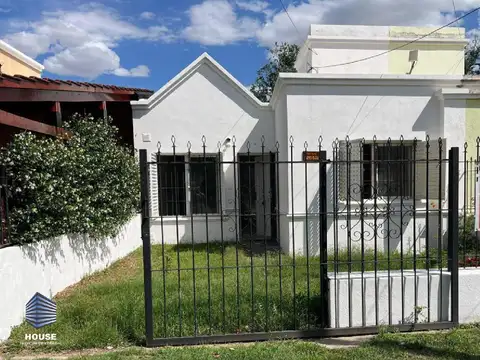 CASA DE 2 DORMITORIOS EN VENTA APTO CREDITO EN BARRIO VILLA CORNU