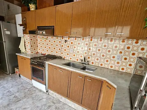Casa en VENTA, 4 dormitorios, 2 Pisos, terraza, ambientes amplios, ARROYITO, ROSARIO, apta crédito