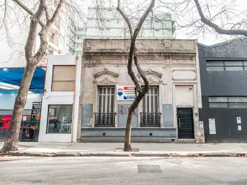 CASA DE DOS PLANTAS, LOTE PROPIO, EN ALMAGRO