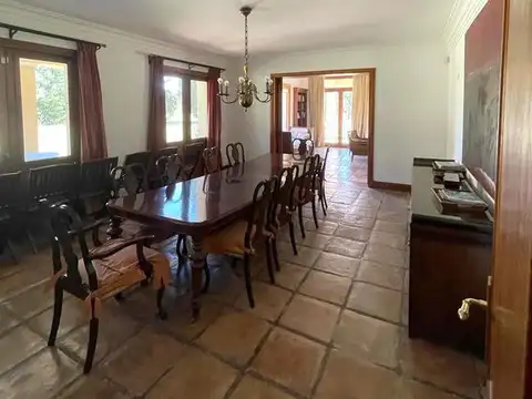 Casa en Venta con 4 cocheras