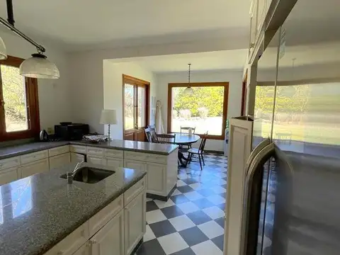 Casa 6 ambientes con 4 baños