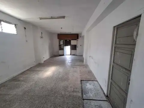 Local en Jose León Suarez