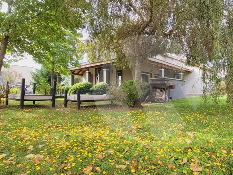 Casa  4 ambientes pileta parrilla galería en en Aero Country Club General Rodríguez sector residenci