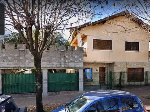 EXCELENTE CHALET EN DOS PLANTA MUY BUENA UBICACION