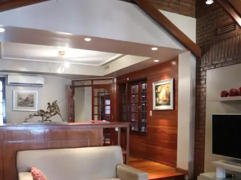 Casa 6 ambientes con 4 baños