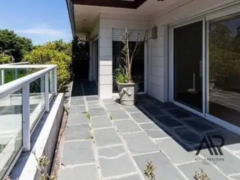 Departamento 4 ambientes con 3 baños