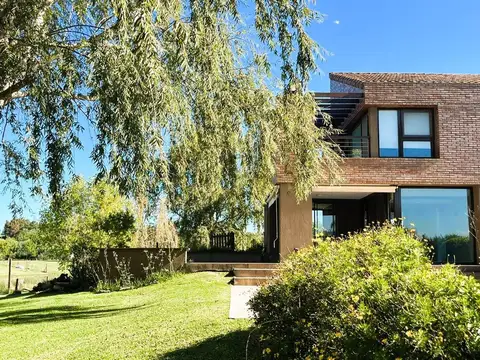 Casa en Venta en El Cazal, USD 310.000