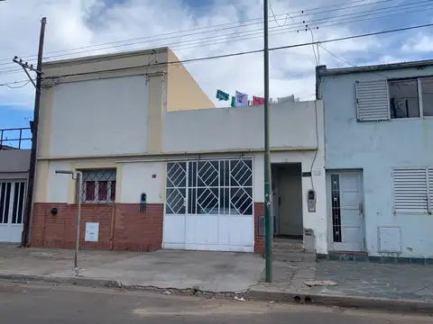 Casa / Dpto Interior En Ph, Con Muy Buena Disposicion Y Excelente Ubicacion.