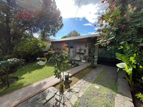 VENTA DE CASA 3 AMBIENTES CON COCHERA, PATIO Y TERRAZA EN MONTE GRANDE