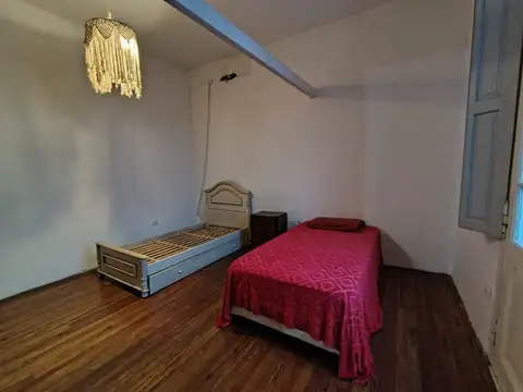 TIPO CASA AMPLIO SUP. PROP. 127,77 M2– EN MUY BUEN ESTADO – CON PATIO Y TERRAZA – SIN EXPENSAS