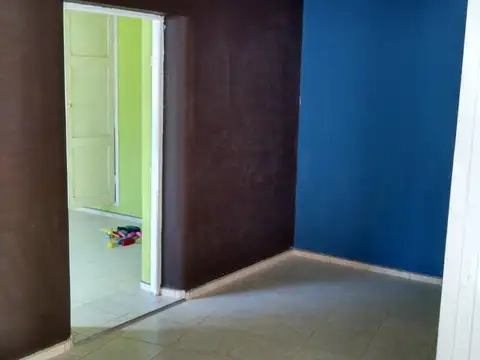 Casa 7 ambientes con 2 baños