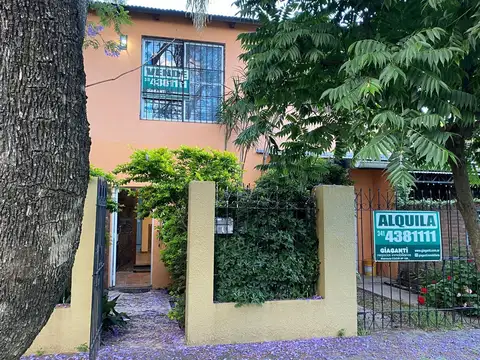 Casa de cuatro dormitorios en Granadero Baigorria Chile al 600 Alquiler