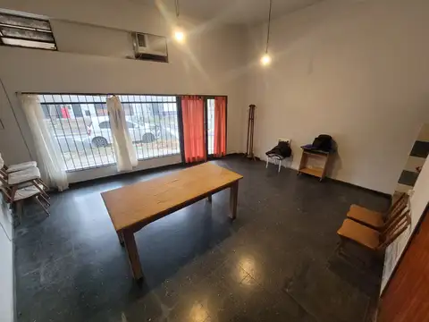 Local en Alquiler en Sarandi, $ 390.000