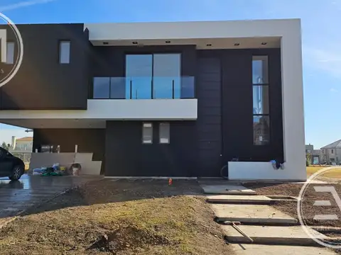 Casa en Venta 6 ambientes en Terralagos