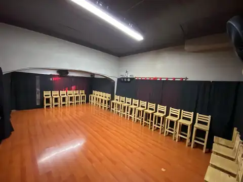 ESPACIO PARA USO CULTURAL O COMERCIAL EN ALQUILER . MORON NORTE