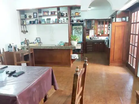 Casa 7 ambientes con 4 baños