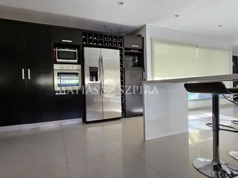 Hermosa casa 4 ambientes estilo minimalista en Parque Leloir