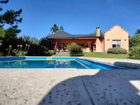 Casa en Venta con 3 cocheras