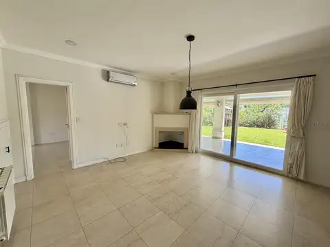 Casa en Venta con 6 cocheras