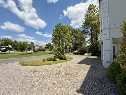 Casa en venta 7 ambientes en La Lomada De Pilar, Zona Norte